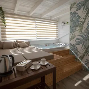 Hotel Luxmari &