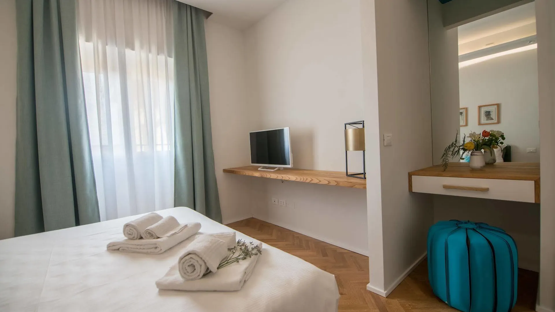 ***  フィレンツェ ルレ ルーチェ フローレンス Bed & Breakfast イタリア